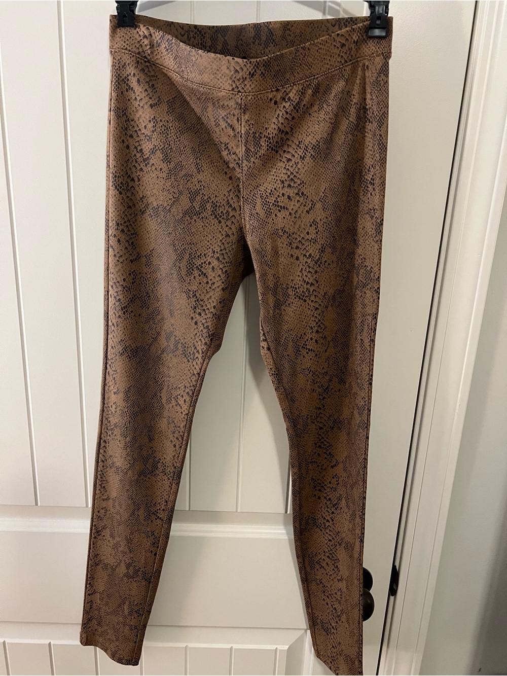 NWOT Hue Faux leather legging size S